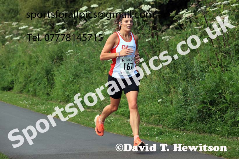 The 2024 Tynedale Pie n Peas 10k Road Race, Ovington to Low Prudhoe Country Park, Northumberland.  Photo: David T. Hewitson/Sports for All Pics